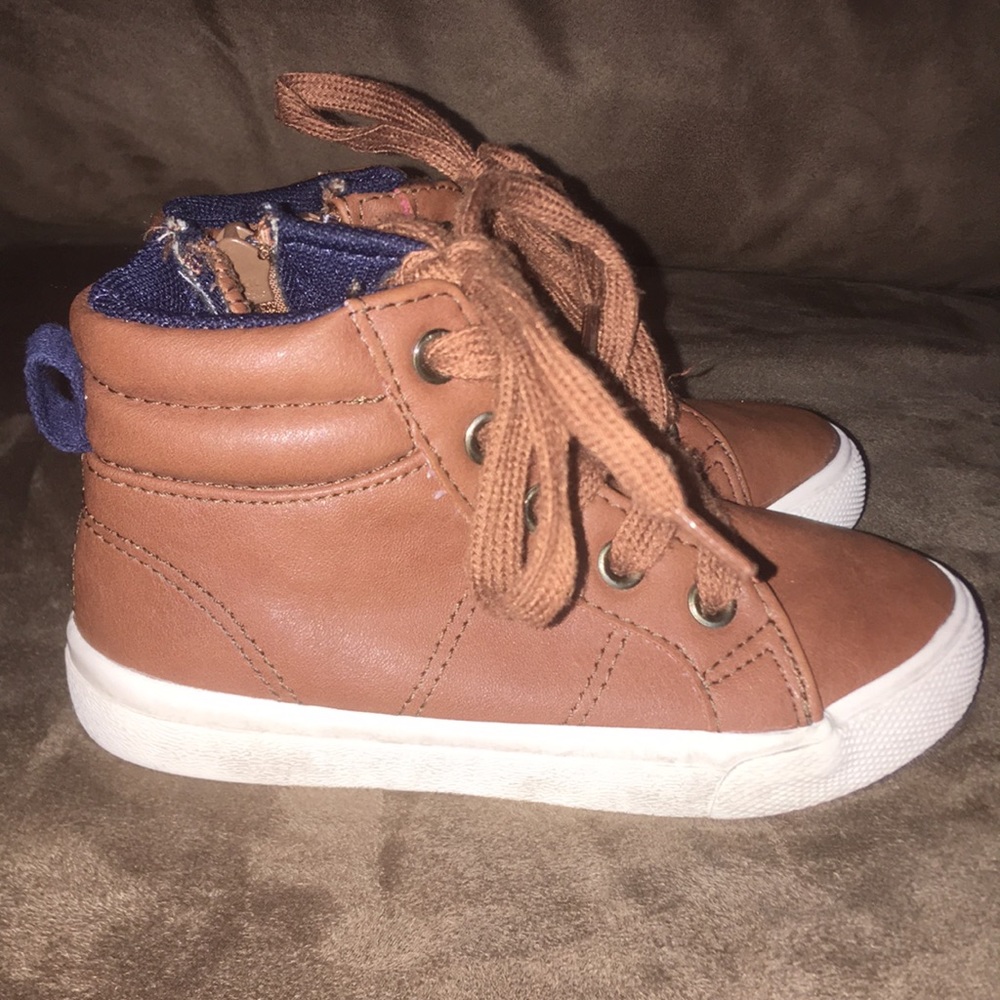 Kids high top dress sneaker